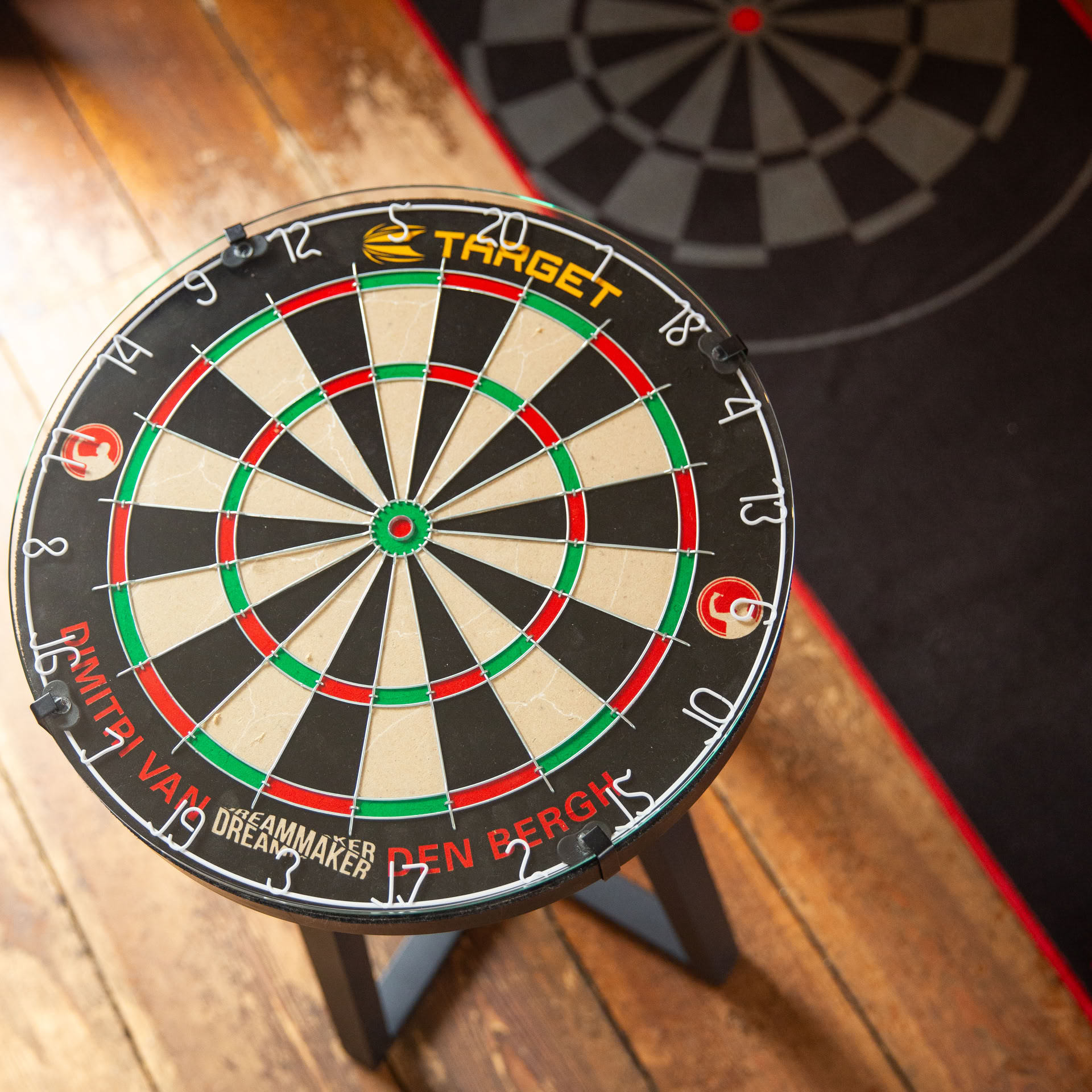Darttafel – Dimitri Van den Bergh Edition